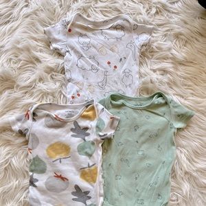 Carter’s 3 Set of Onesies